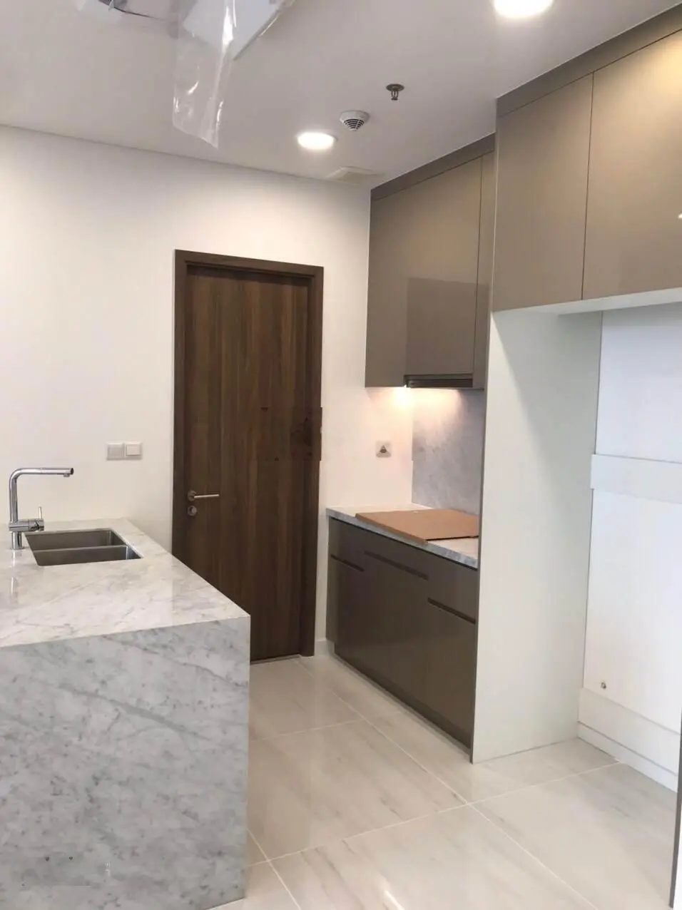 Bán căn hộ Kingdom 101, 2PN, 2WC, 78m2, căn góc, view Đông Nam, giá: 6 tỷ 550 nhận nhà