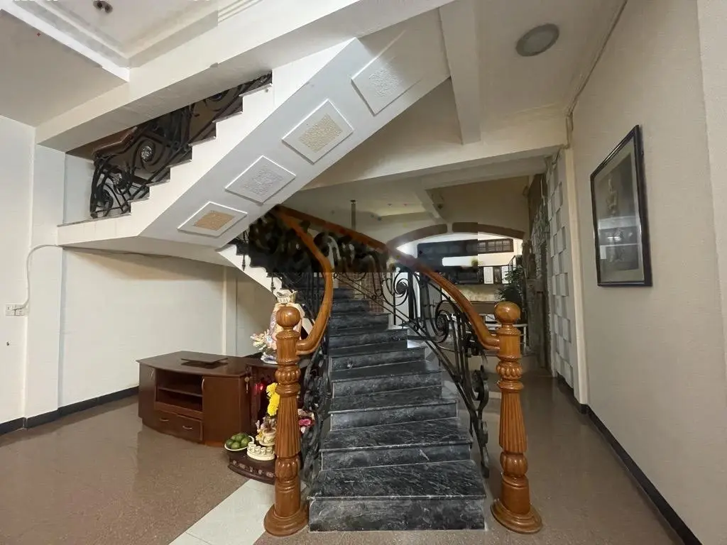 Bán nhà 3 tầng 176m2 đường Thủ Khoa Huân sát Nguyễn Văn Thoại phố sầm uất gần biển Mỹ Khê giá tốt