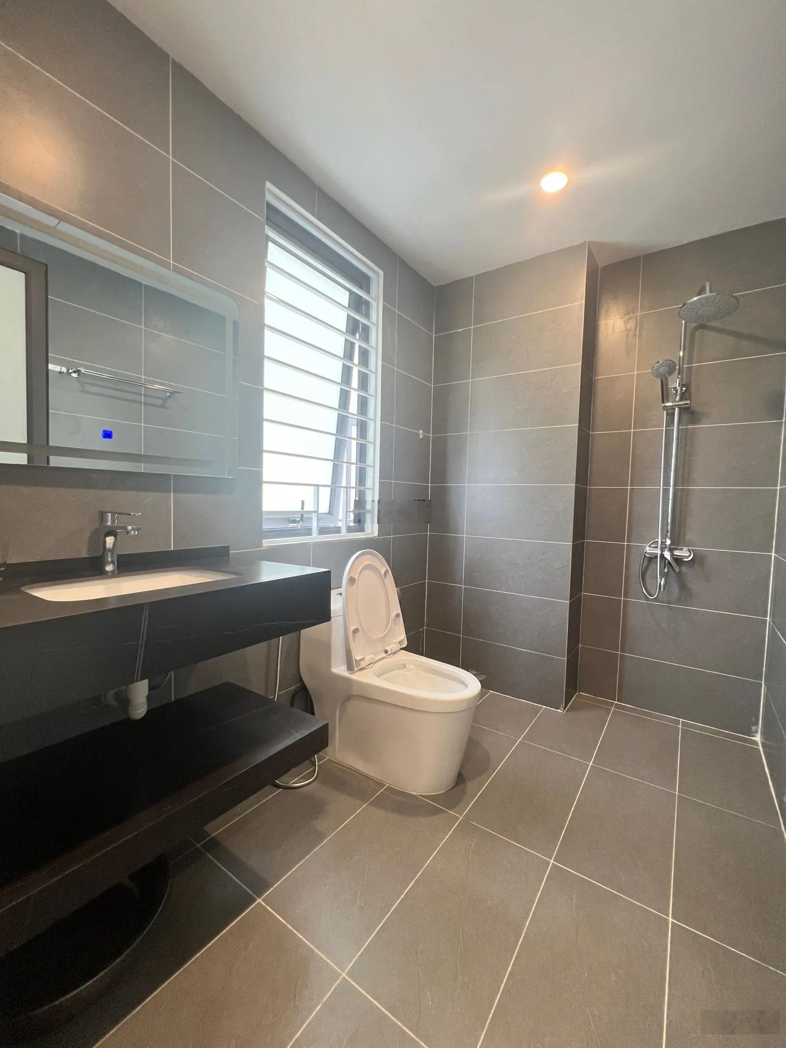Cực hiếm Phúc Lợi, nhà đẹp full nội thất 6 tầng, MT 6m ô tô đỗ cổng, dân trí cao an cư, 4.6 tỷ
