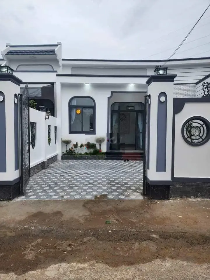 bán nhà mặt tiền lộ kiểu hiện đại , thị trấn châu thành , tỉnh bến tre