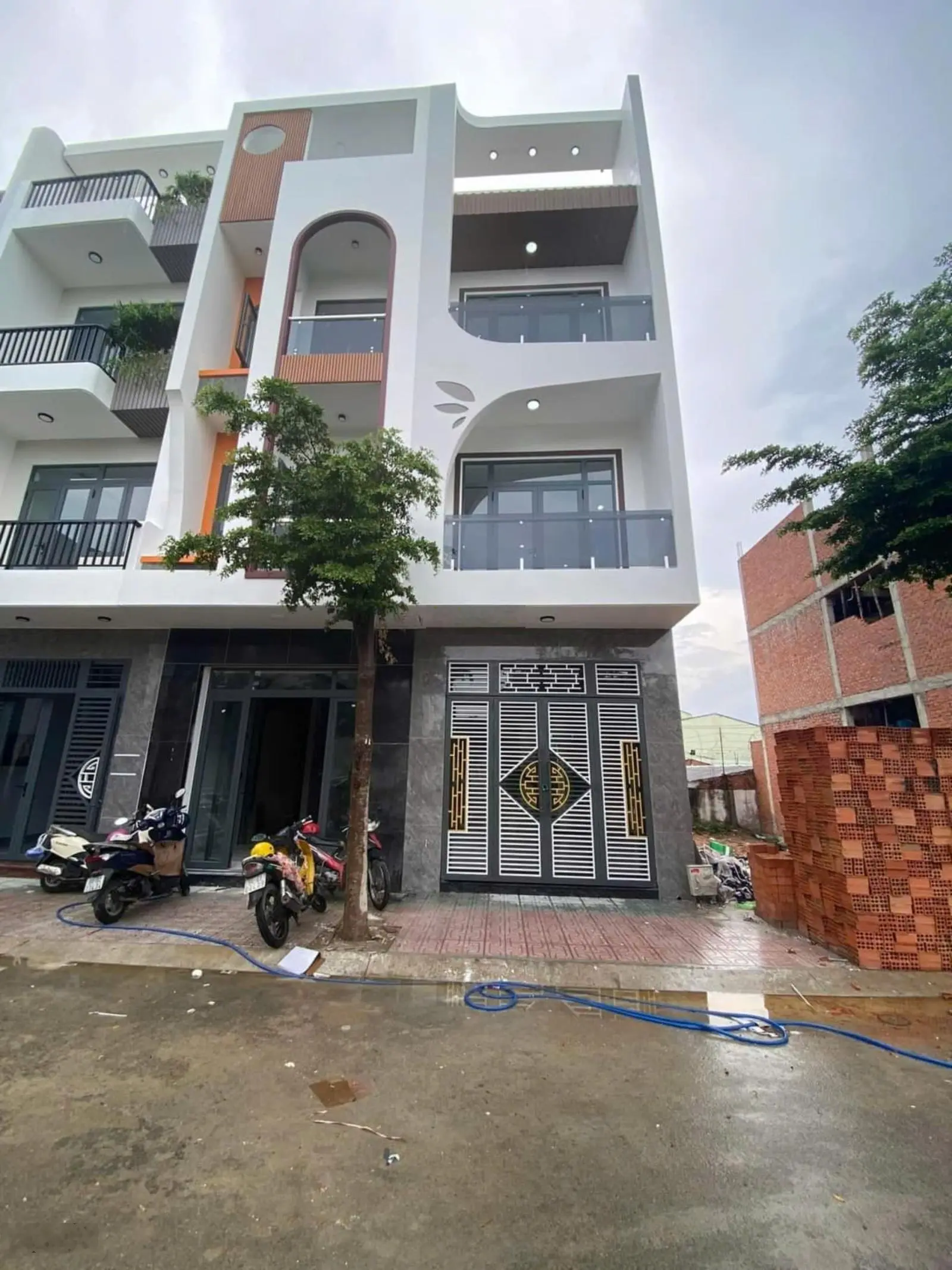 Cần bán nhà riêng 1 trệt 2 lầu 1 sân thượng thành phố Thuận An đường 22/12