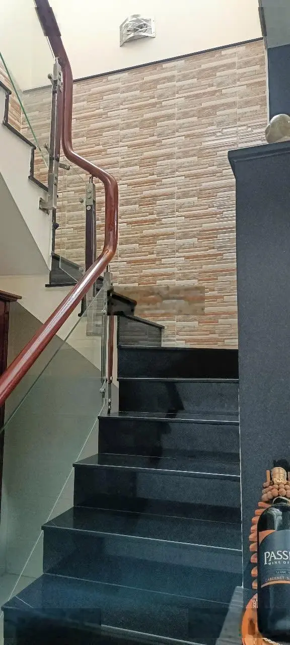 Bán gấp căn nhà tâm huyết rất đẹp ngay gần ga xe lửa dĩ an: 0933352944