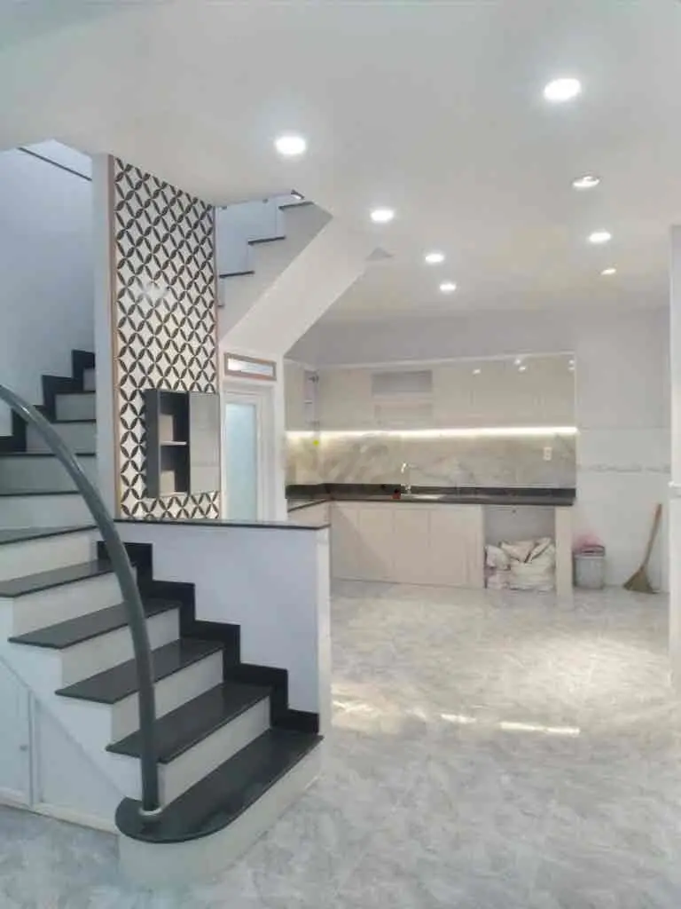 NHÀ ĐẸP 30m2 ,NGANG 4,2 SÁT MẶT TIỀN LÊ HỒNG PHONG QUẬN 5 GIÁ 5 TỶ