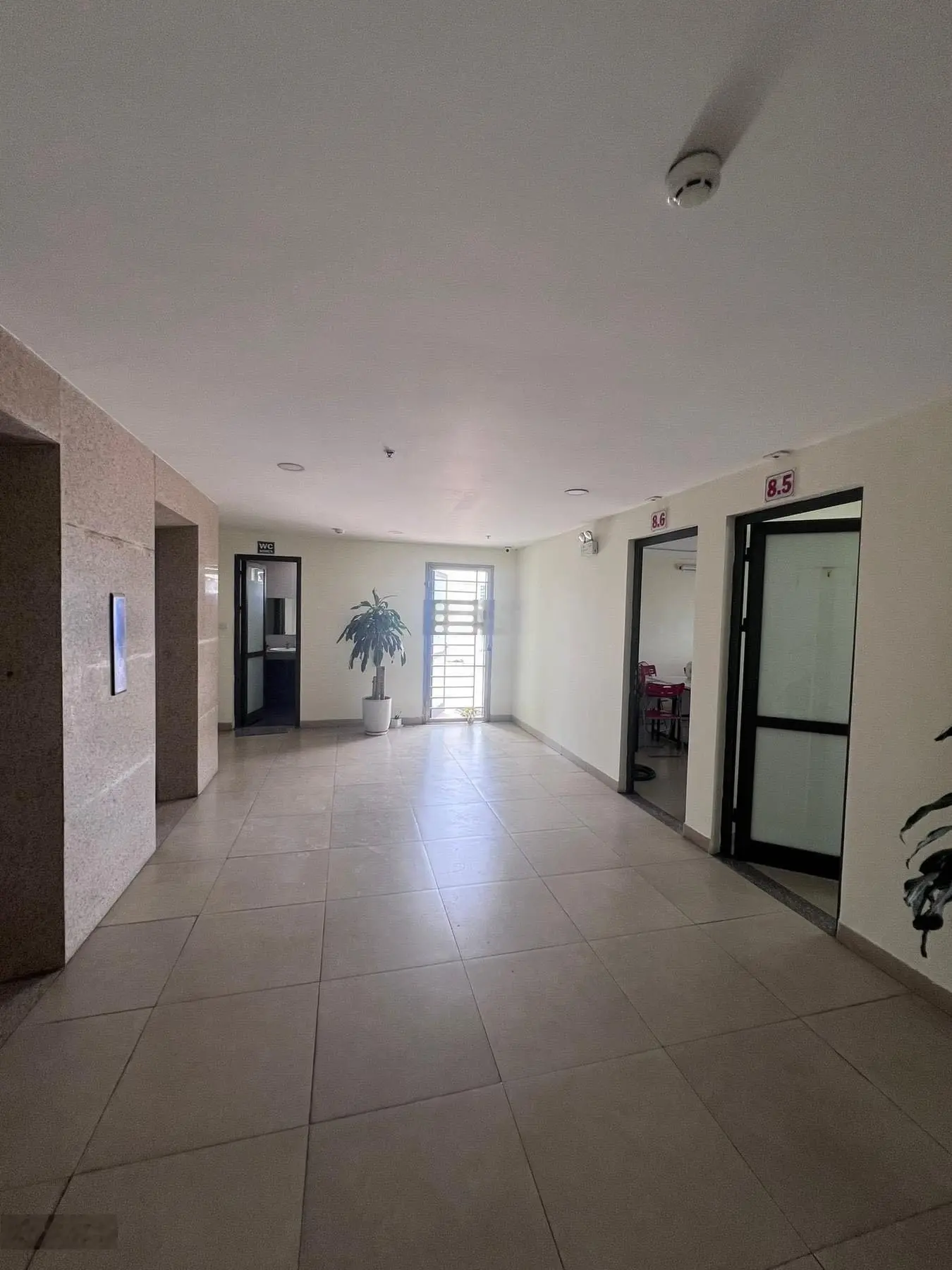 Chủ nhà gửi bán toà văn phòng mặt phố Bà Triệu -Trần Quốc Toản: 250m2, 11 tầng, MT 8.5m. Giá: 220tỷ