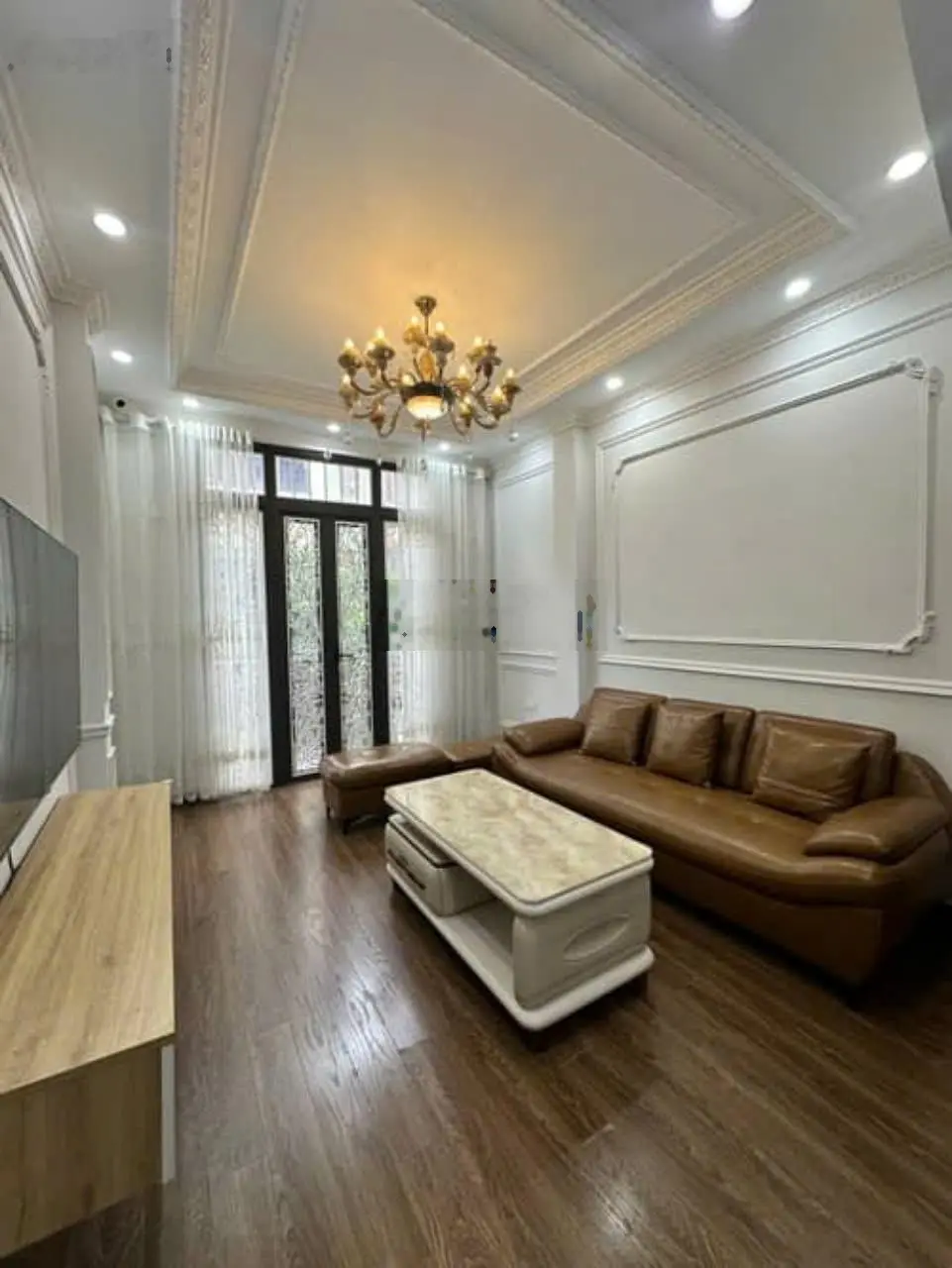 Bán nhà riêng , diện tích 33 m2+5 tầng-Mặt phố- ô tô dừng đỗ ngày đêm