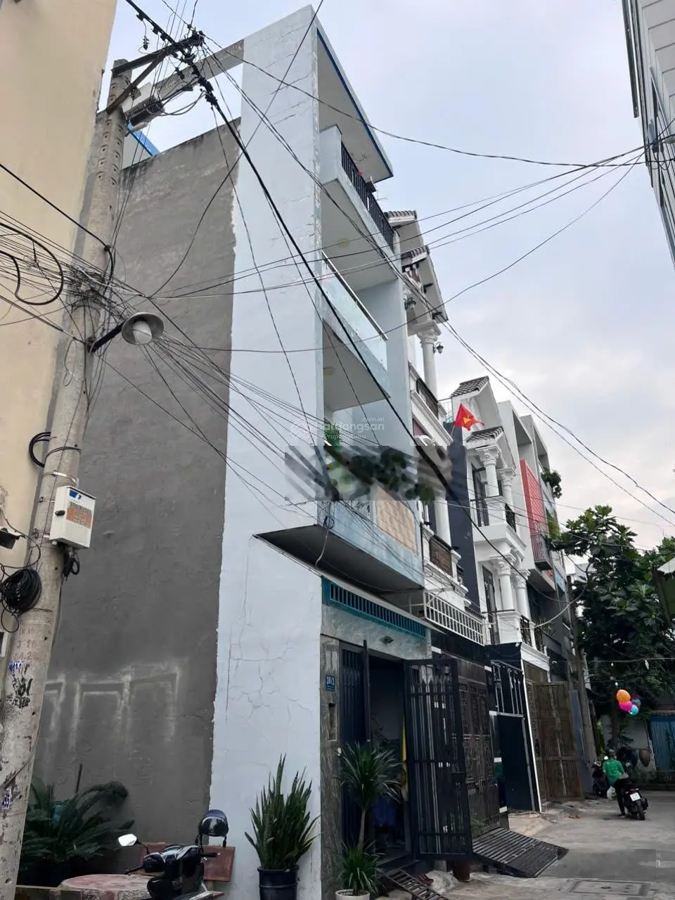 Hẻm oto phường linh đông, 1 trệt 2 lầu + st, 4pn, 3wc, cách 20m ra vành đai 2, giá chỉ 6,65 tỷ