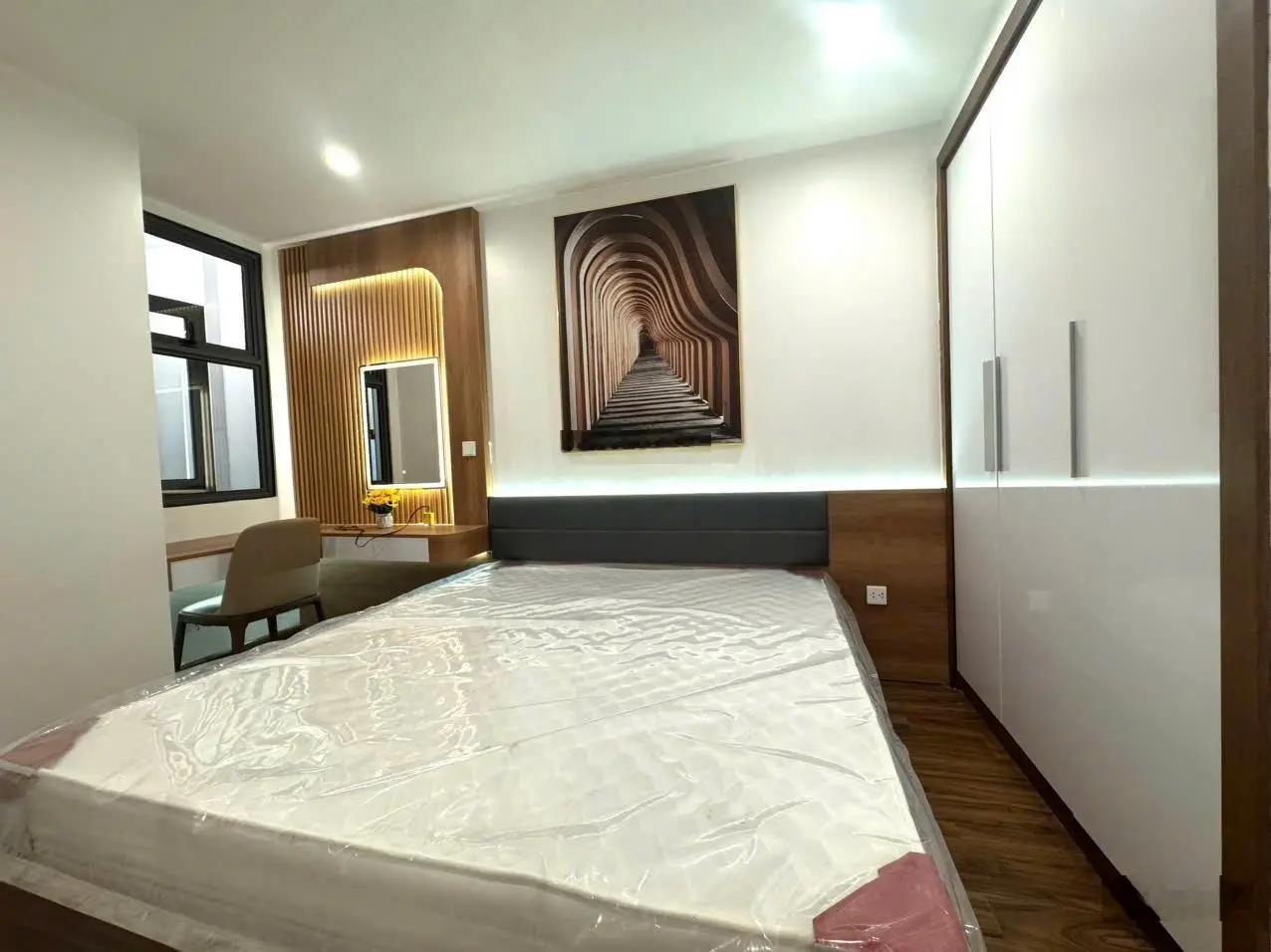 Cần bán căn 3 pn DT 115m2 ở toà Golden Land - Nguyễn Trãi gần trường ĐH Xã Hội Nhân Văn, sổ đỏ