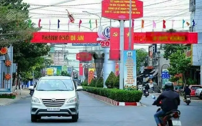 Cần bán gấp tòa nhà 2 mặt tiền ngay ql1k và đt743 tp dĩ an, bình dương. Diện tích 122m