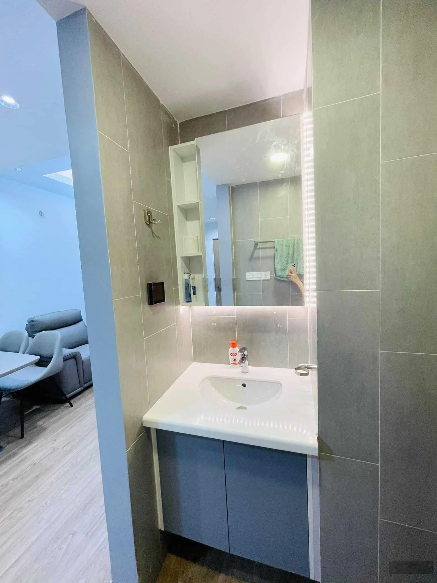 Cần bán căn hộ ngay trung tâm TP. Thủ Đức, 2 phòng ngủ đầy đủ nội thất, giá rẻ hơn thị trường