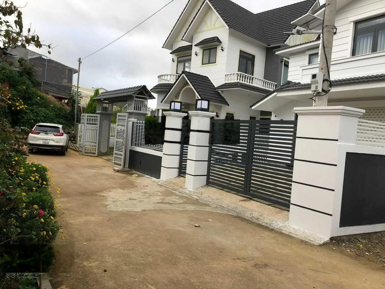 Villa sân vườn Nam Hồ 374m2 ngang 10,2m nở hậu đều 13,5m 3 tầng đã hoàn công