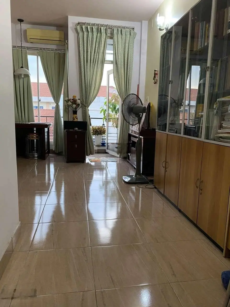 Bán nhà 1 Trục thẳng Nguyễn Gia Trí (D2 cũ) p.25 Bình Thạnh, 4x18, 4 Tầng, 5 PN. Siêu vị trí