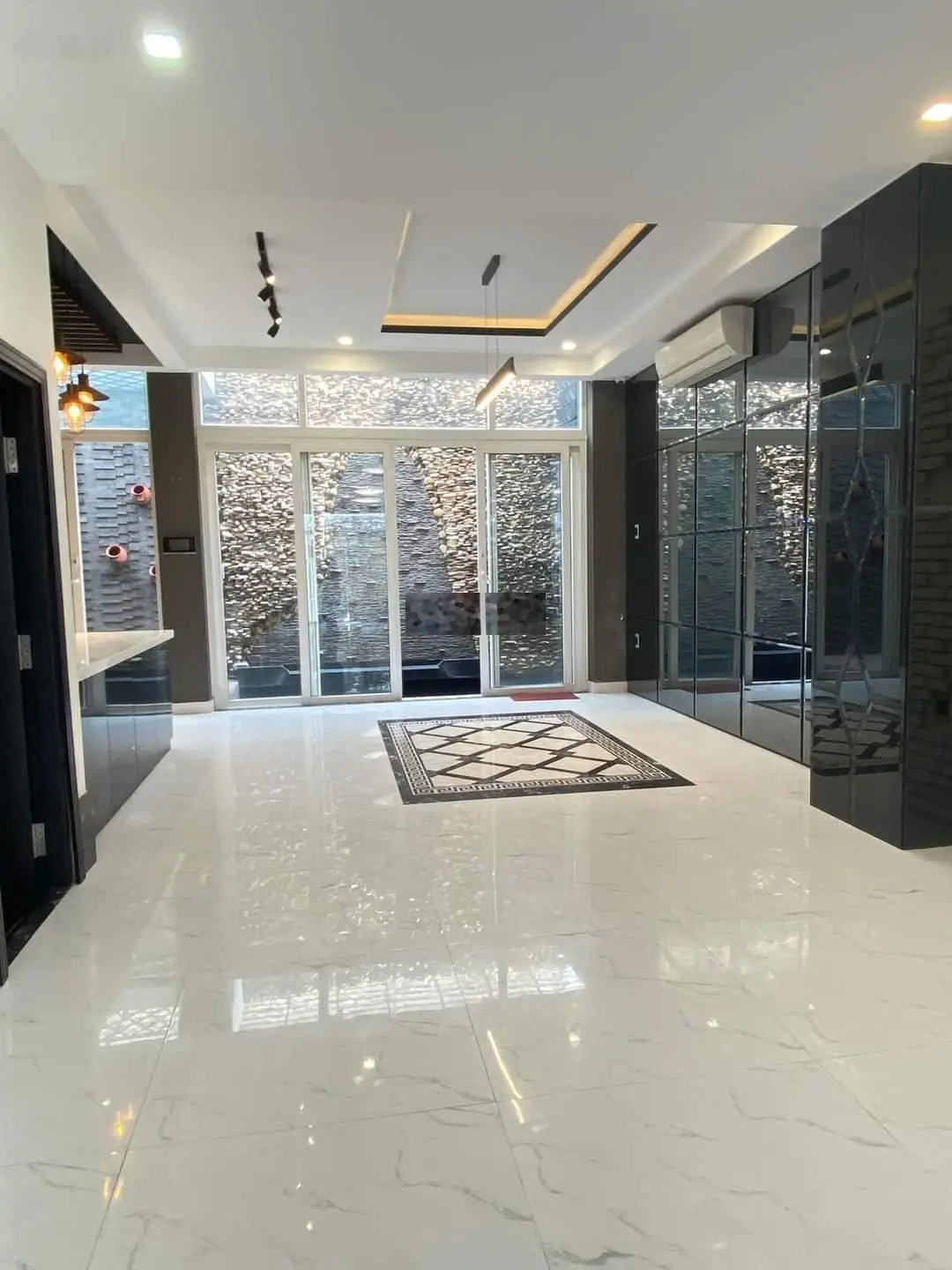 Bán biệt thự KDC Him Lam Quận 7. Cạnh LOTTER MART. DT 200m2 - 10m x 20m. 5 TẦNG.Nhỉnh 55 tỷ ,HIẾM