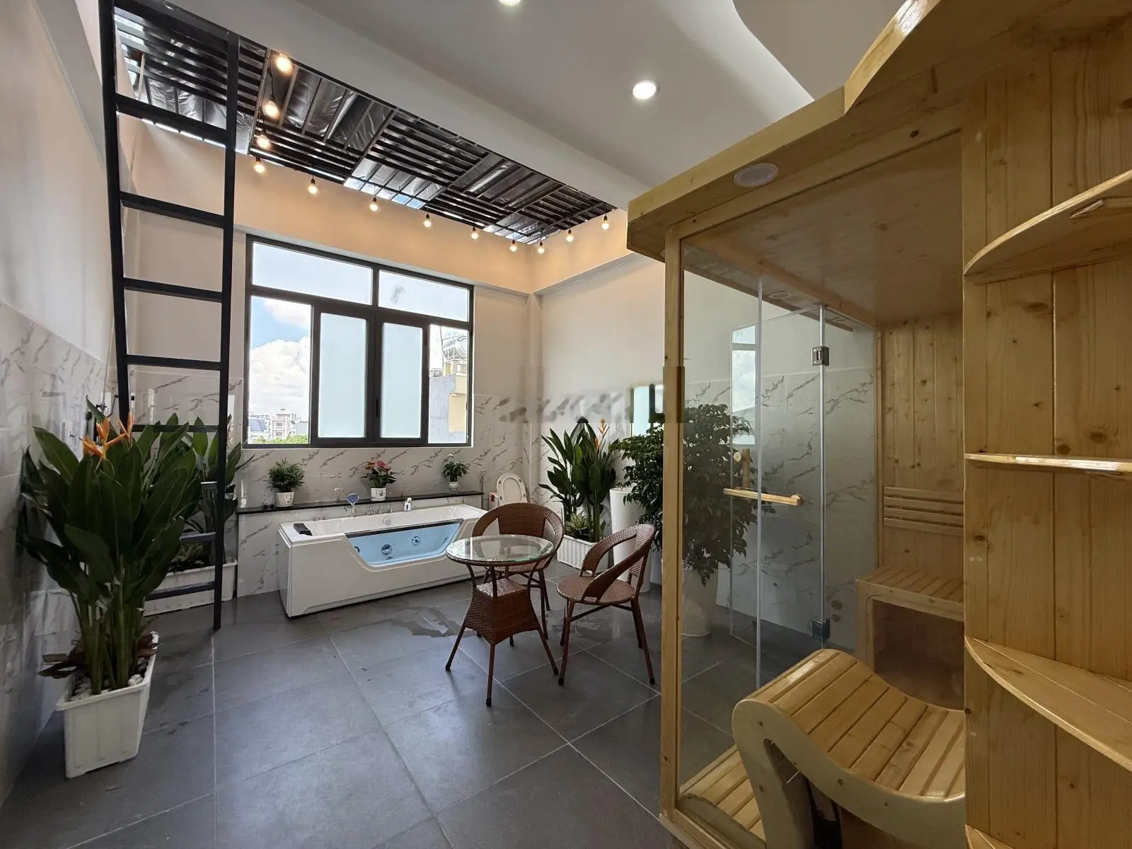 Nhà mặt tiền đường thông sẹc ngắn Hà Hà Huy Giáp, DT:4x25M, Trệt, 3 Lầu, 4PN, Sân ô tô, Sân thượng