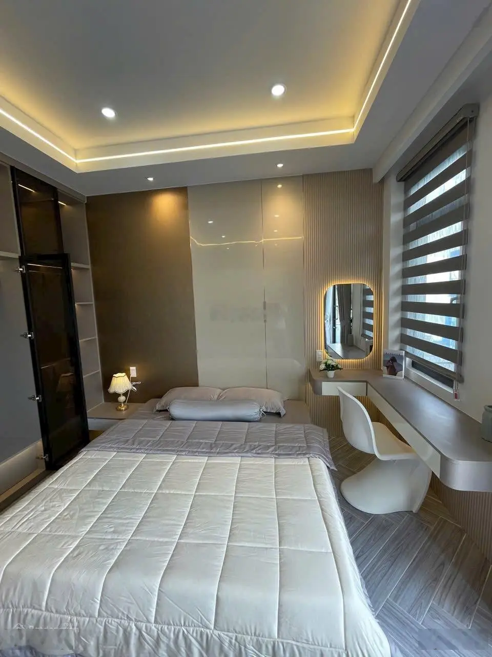 Nhà gần ngã tư ga - qua Gò Vấp 5 phút - trệt lửng 3 lầu - full nội thất