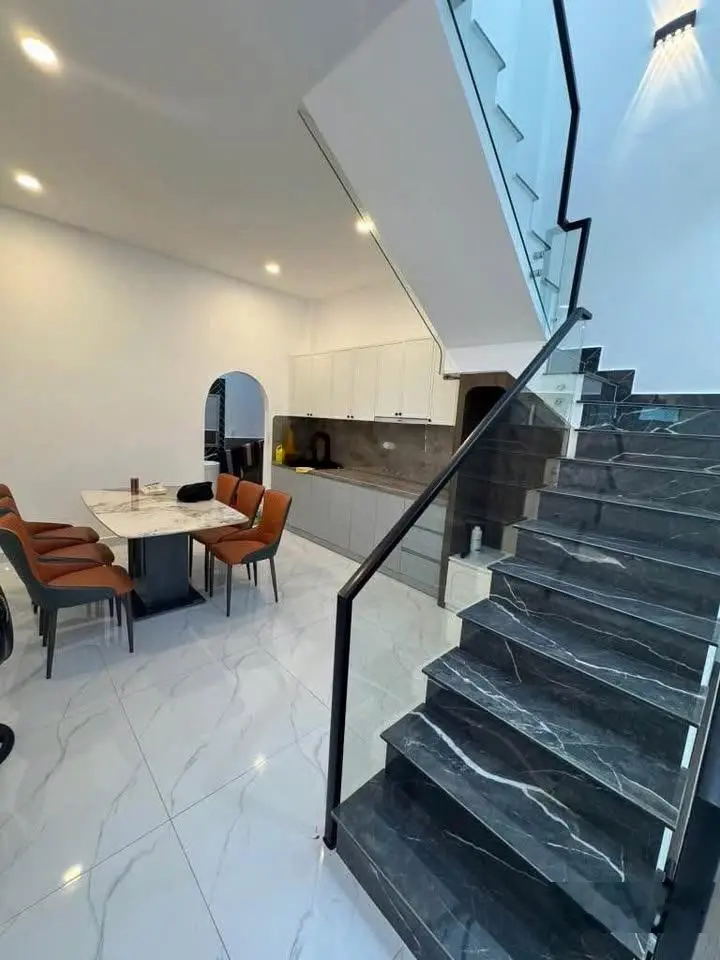 Hot!! Hẻm lớn, tặng nội thất, giá mềm 2ty760 | 40m2 đường Phạm Phú Thứ, quận 6 chạy ra Võ Văn Kiệt