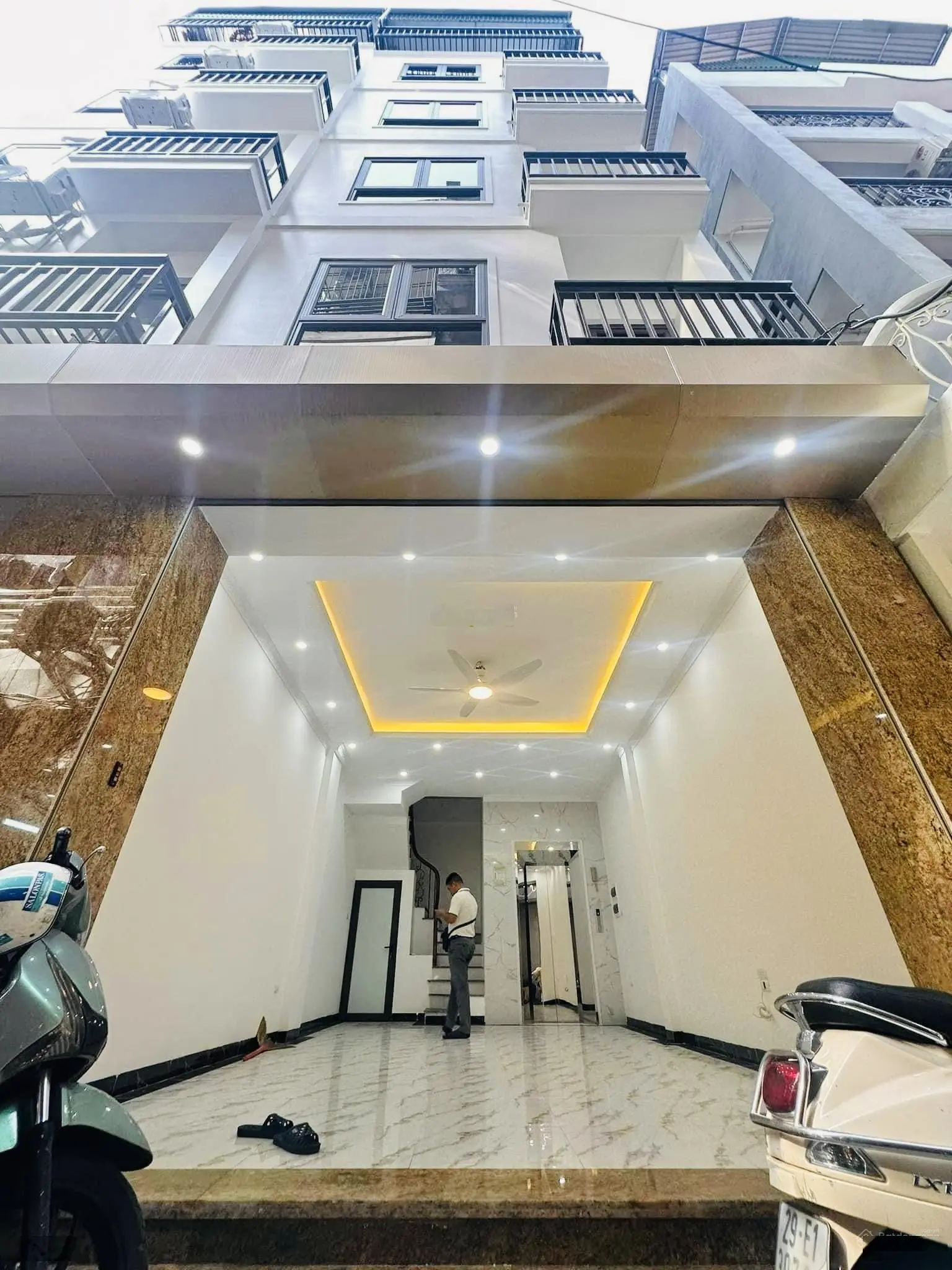 Bán nhà Phố Chính Kinh 40m2 6 Tầng Thang Máy Ngõ 3M 20M Ra Phố Quan Nhân Nhà Xây Mới Giá Chỉ 8 Tỷ