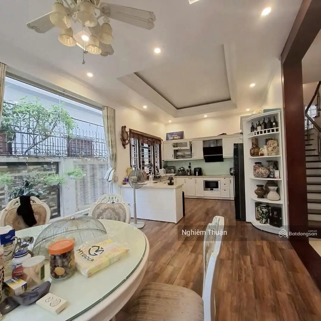 Bán biệt thự Bán đảo Linh Đàm, Hoàng Mai, Hà Nội, 235m2, MT 16m, ở & kinh doanh, hơn 50 tỷ