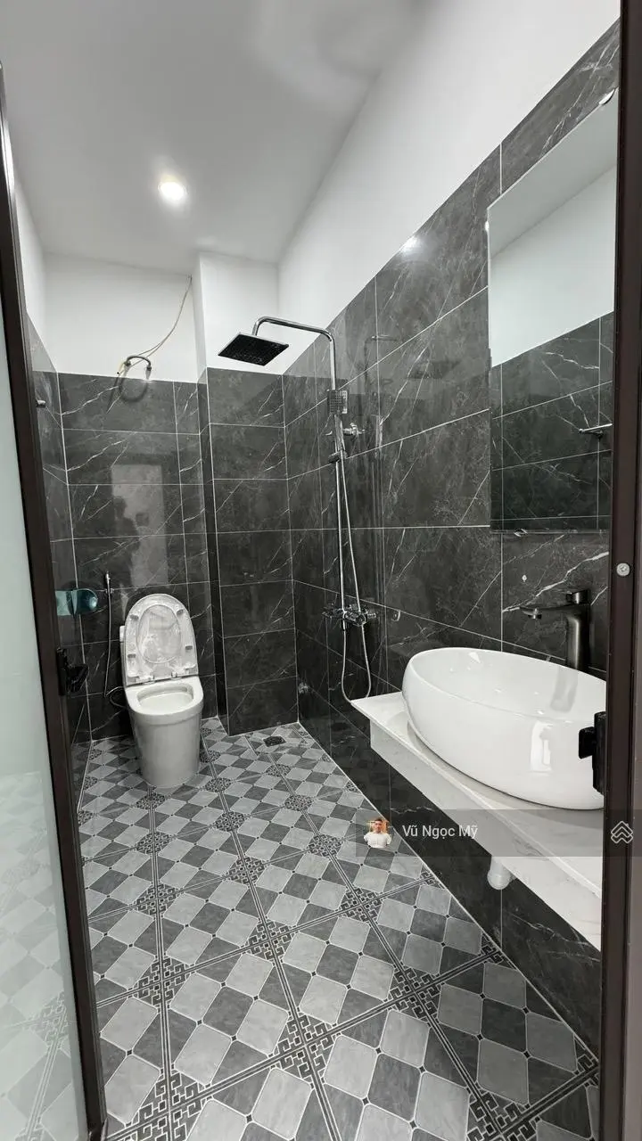 Nhà 3 tầng 91m2 full nội thất, sân riêng để ô tô, ngõ 4m, thuận tiện ra KĐT Đô Nghĩa, giá 4.48 tỷ