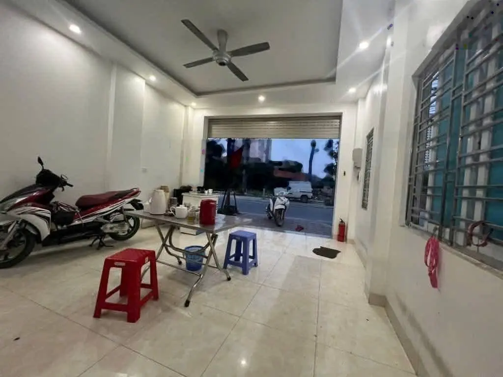 Bán nhà mặt phố Hữu Hoà, Thanh Trì, KD sầm uất, vỉa hè siêu rộng, Lô góc, 5tầng, 55m2, MT5m, 13.5tỷ