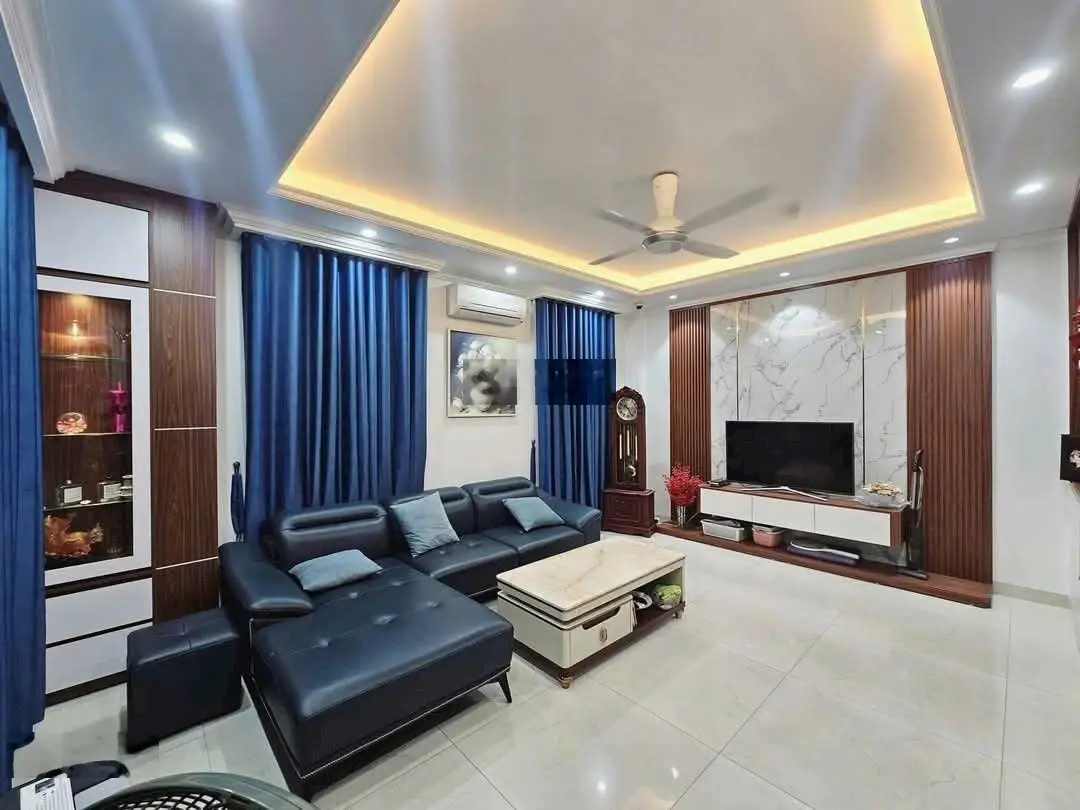 Nhỉnh 12 Tỷ Nhà 6 Tầng Oto vào nhà, Cách Phố 1 Nhà, Lô góc, Trung Tâm Cầu Giấy