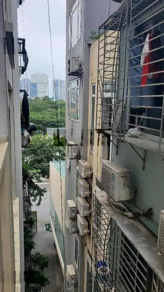 Cần Bán Nhà Trần Quốc Hoàn -Phần Lô -Ô Tô Chạy Vòng Quanh .40m .5 Tầng .6 Ngủ .13,6 Tỷ