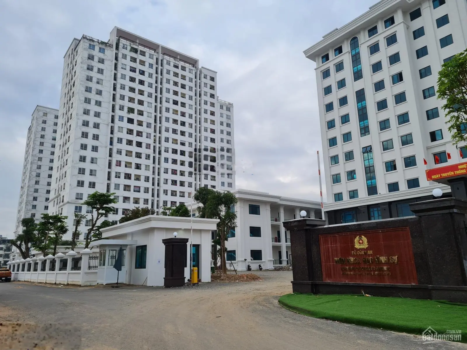 Gia đình cần tiền bán gấp căn 69m 2ng full nội thất tại chung cư Athena complex giá chỉ 2550 triệu