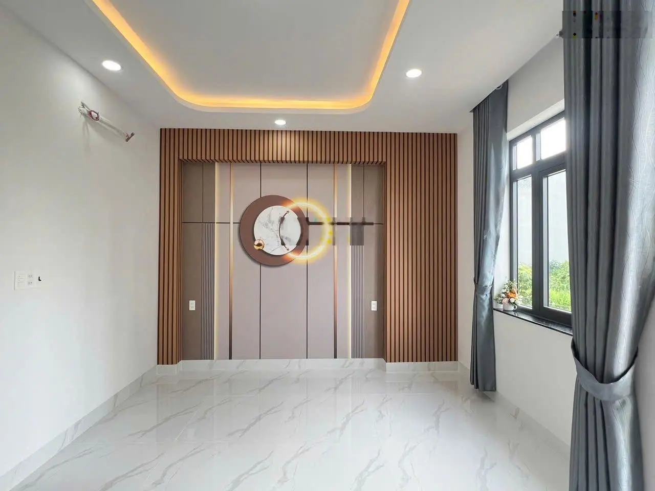 Bán nhà phố đẹp 1 trệt 3 lầu hoàn công trong khu dân cư đồng bộ trung tâm thành phố Dĩ An