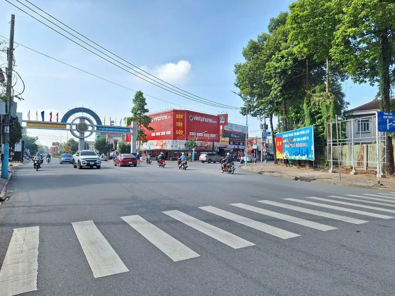 Nhà siêu mỏng 1 trệt 3 lầu mặt tiền kinh doanh trục Nguyễn An Ninh, P. Dĩ An, TP Dĩ An