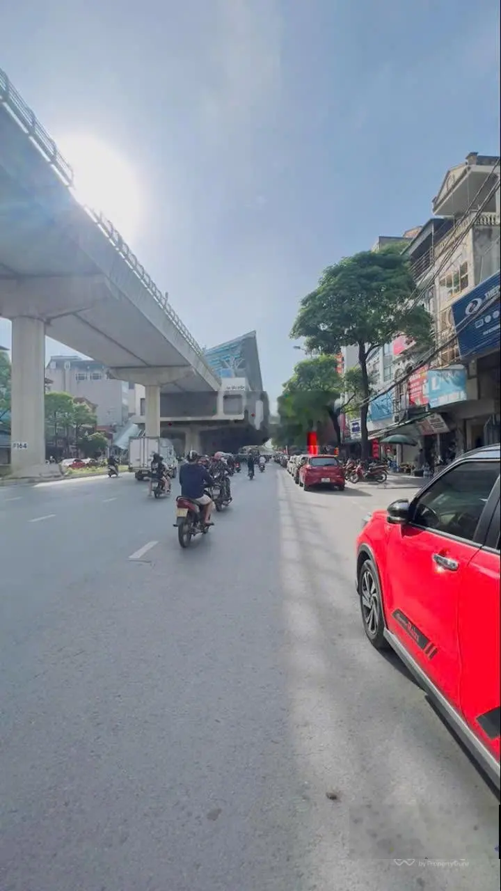 Bán nhà mặt phố Hồ Tùng Mậu, kinh doanh sầm uất, mặt tiền rộng, 40m, 16 tỷ