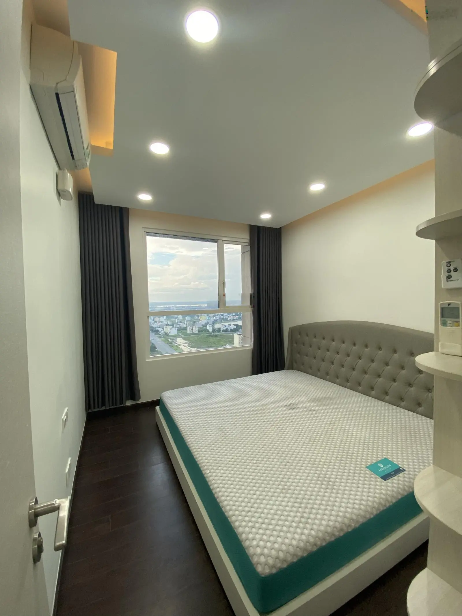 chủ nhà gửi bán gấp căn duplex 4 phòng ngủ tầng cao view nội khu giá bán 17,5 tỷ thương lượng