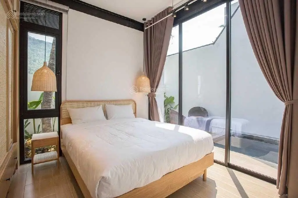 Ngôi nhà nổi tiếng: có suối chảy cạnh nhà, gần biển, dưới chân báo đảo Sơn Trà nhưngchỉ nửa triệu $