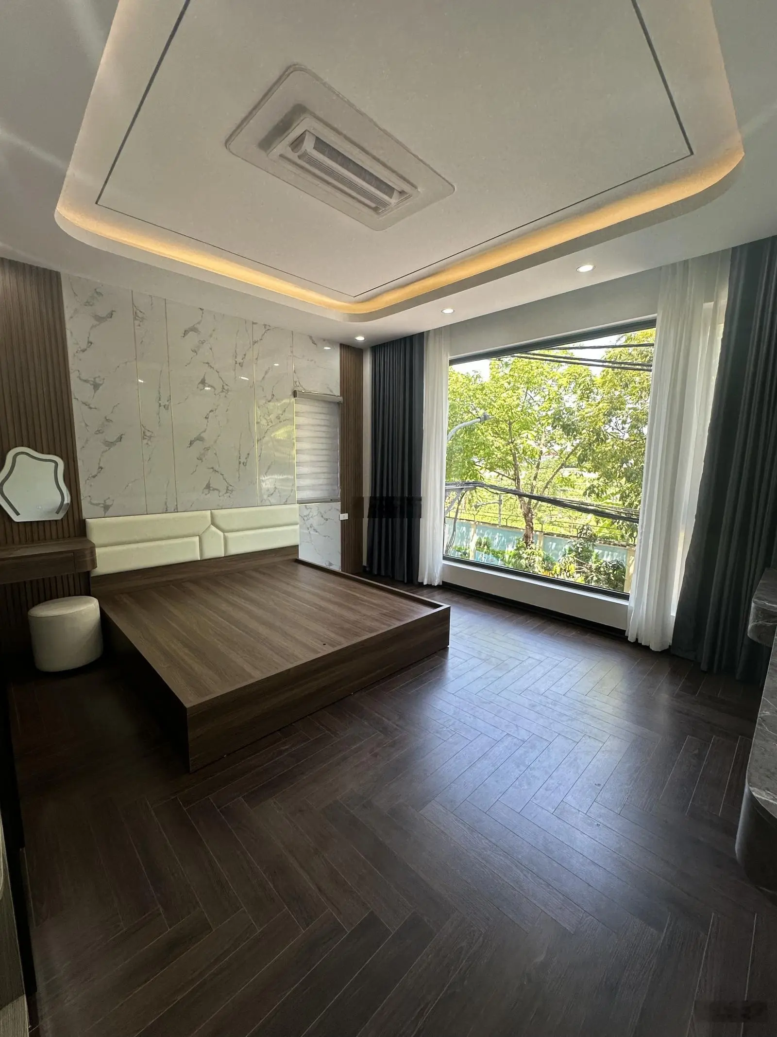 Bán nhà mặt phố PHÚC ĐỒNG, 7 tầng thang máy , 15.9 tỷ