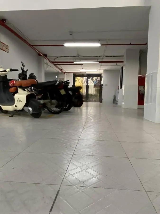 Chính chủ cần bán gấp CC mini phố Khuất Duy Tiến DT: 100m2 MT: 8m nhà 8 tầng thang máy 20P khép kín