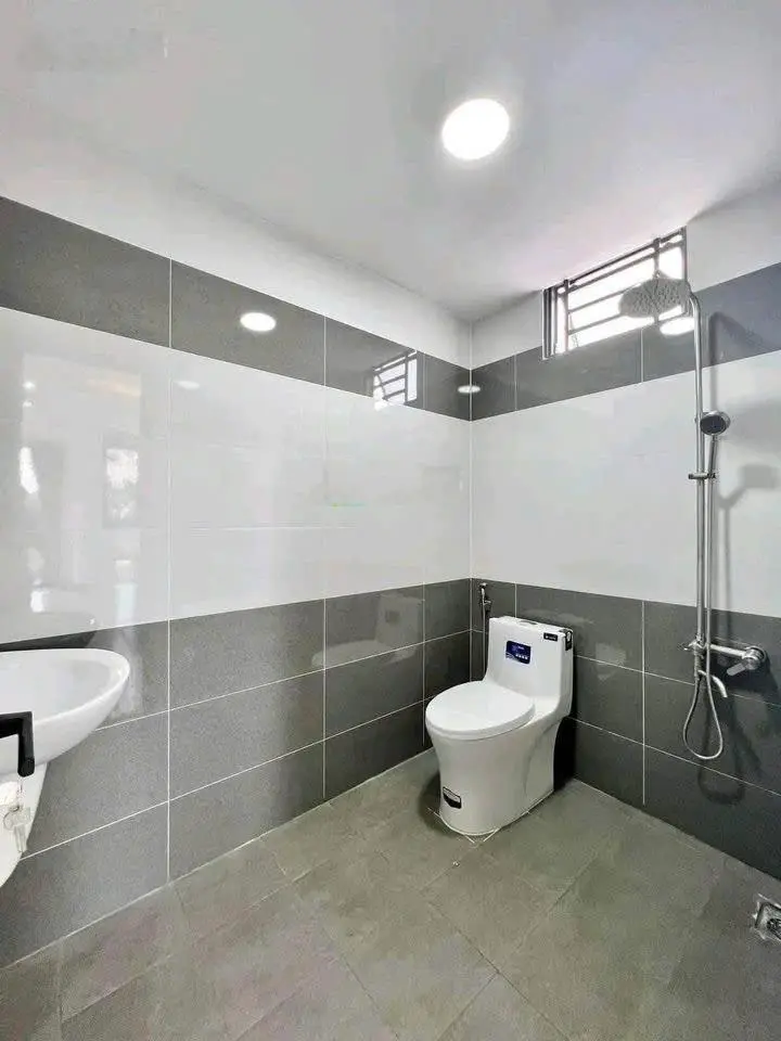 Nhà chính chủ - cần ra hàng gấp, sổ HR, đường Nguyễn Văn Linh, diện tích 82m2, 1 trệt 1 lầu