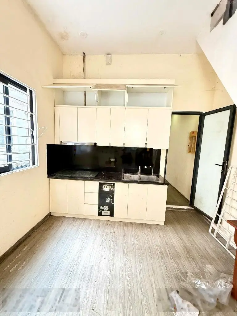 Nhà lô góc - oto đỗ cửa- hai mặt tiền- ngõ thông-kinh doanh.