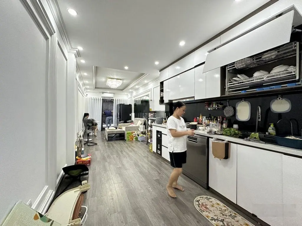 Hot - NHÀ PHƯƠNG MAI 44m, 6 TẦNG THANG MÁY - BA BƯỚC RA MẶT HỒ PHƯƠNG MAI - NHÀ MỚI ĐẸP, NHỈNH 9 TỶ