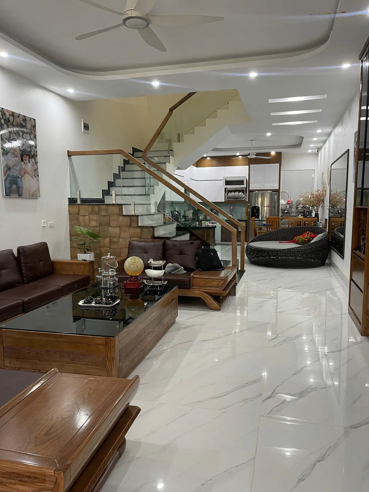 Bán nhà mặt phố tại Đại lộ Châu Âu, 4,75 tỷ, 90m2, 4PN, 4WC, view công viên