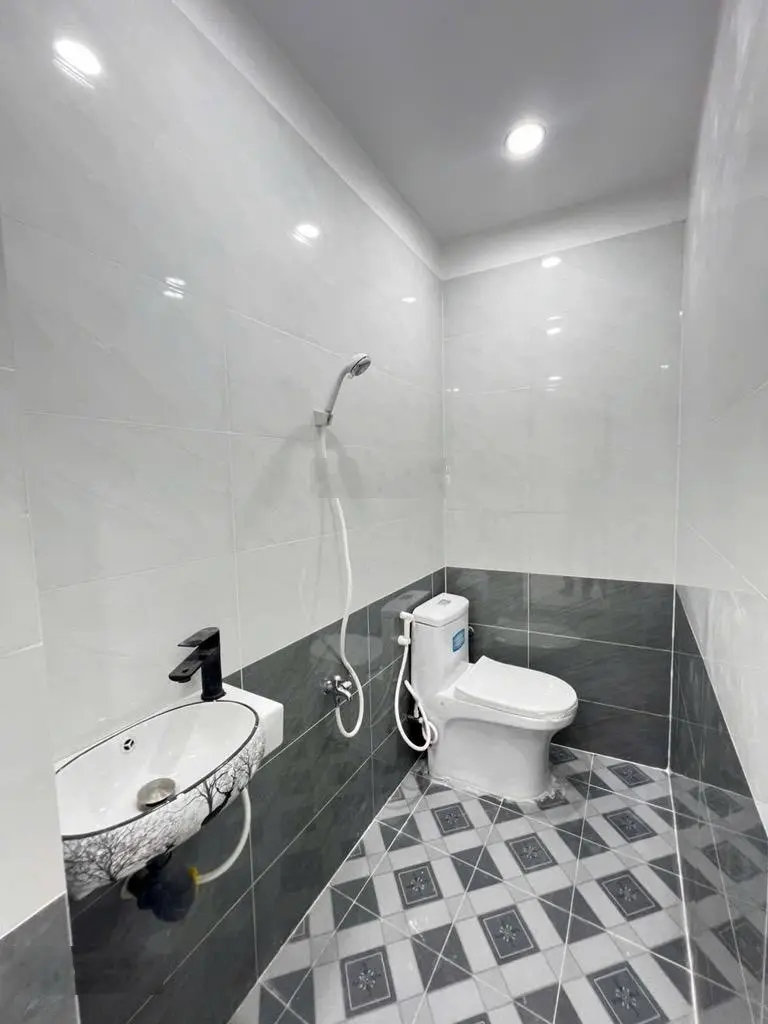 Nhà siêu đẹp, Lạc Long Quân, 66m2, ngang 4,6m, nở hậu, giá nhỉnh 3 tỷ, sổ hồng