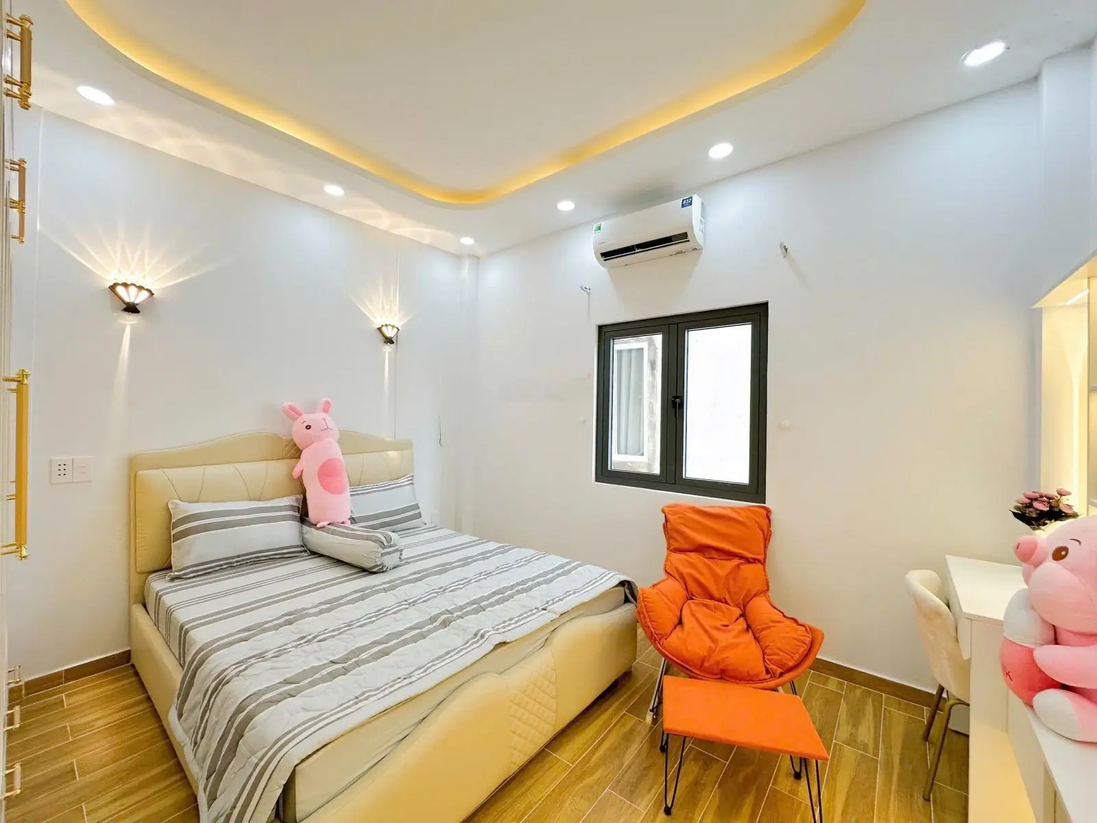 Bán nhà sổ riêng 58,9m2 xây dựng 4 tầng full nội thất gần sát Quận 7 chỉ 300m