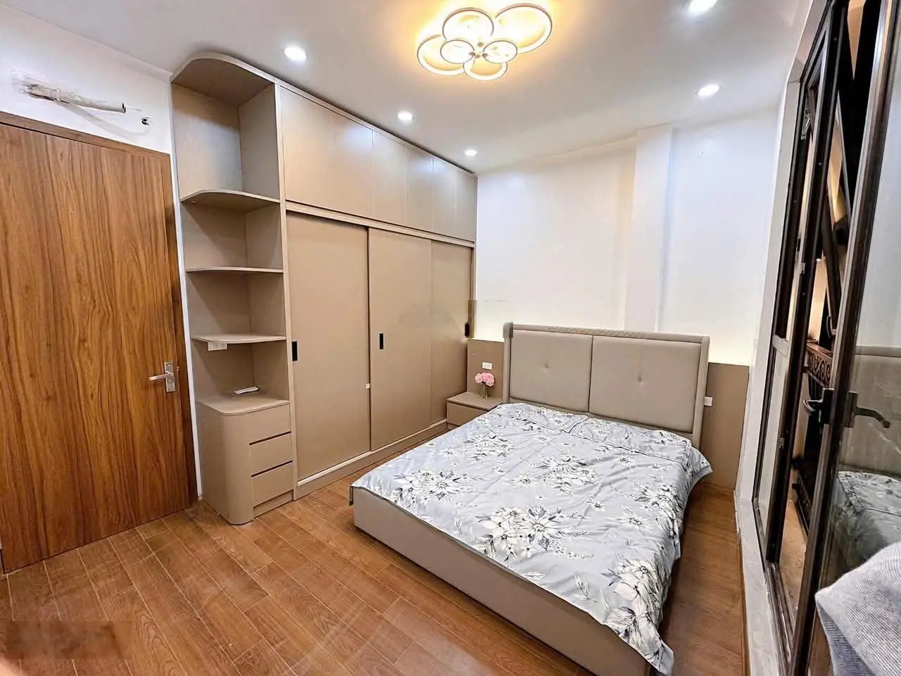 Siêu phẩm Quang Trung, Hà Đông Dt 45m2 x 5T, mt 4.1m thang máy, ô tô vào nhà, full nội thất