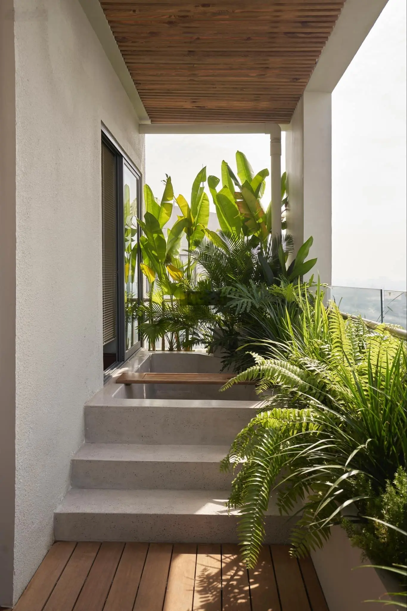 Bán căn hộ Sunshine Golden River nằm trong quần thể Ciputra, tầm view Paroma hướng về cầu Nhật Tân