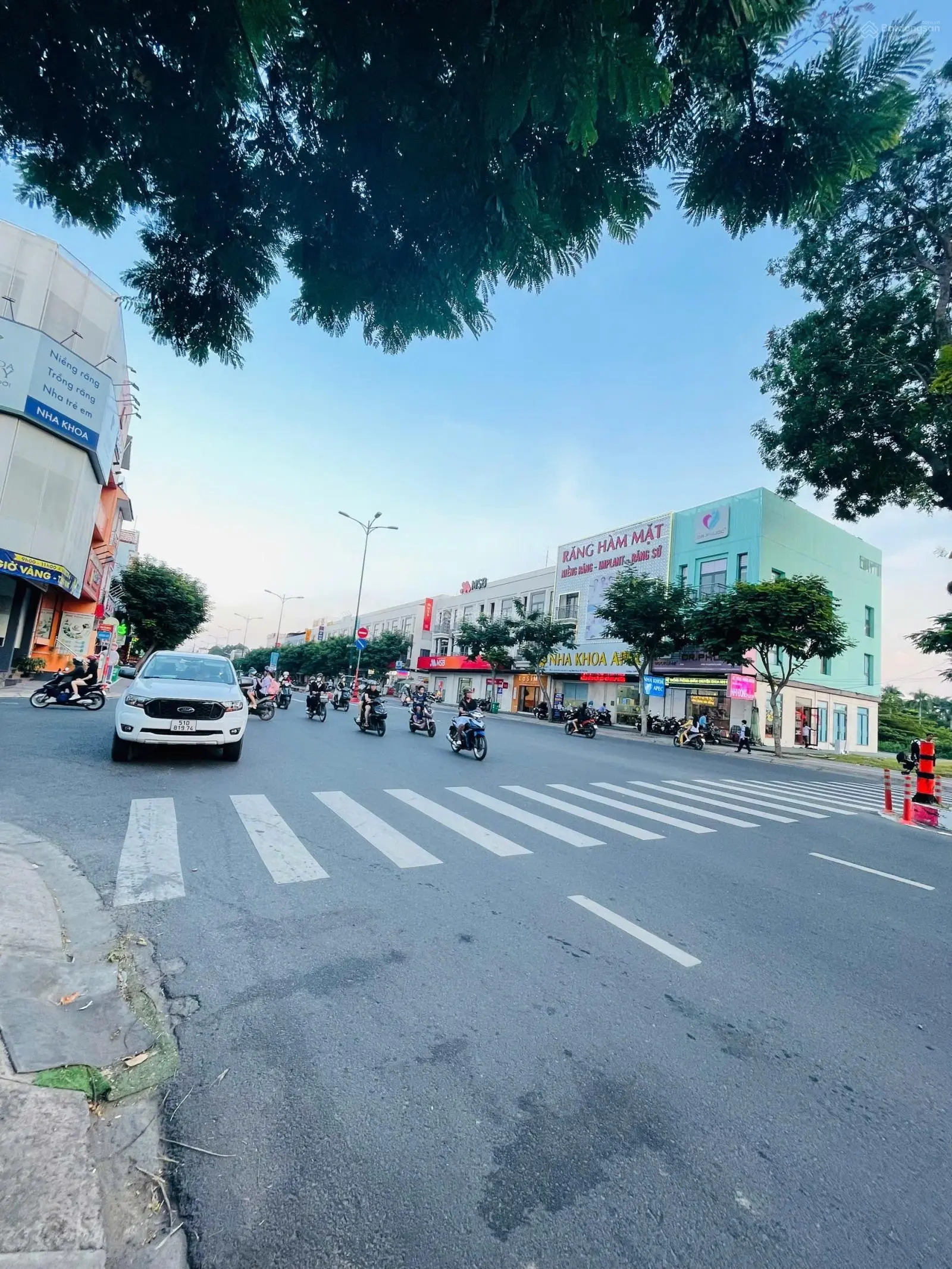 Bán nhà C4 mặt tiền kinh doanh Lê Văn Việt gần 4 trường đại học lớn trung tâm Quận 9 ngang 15m hiếm