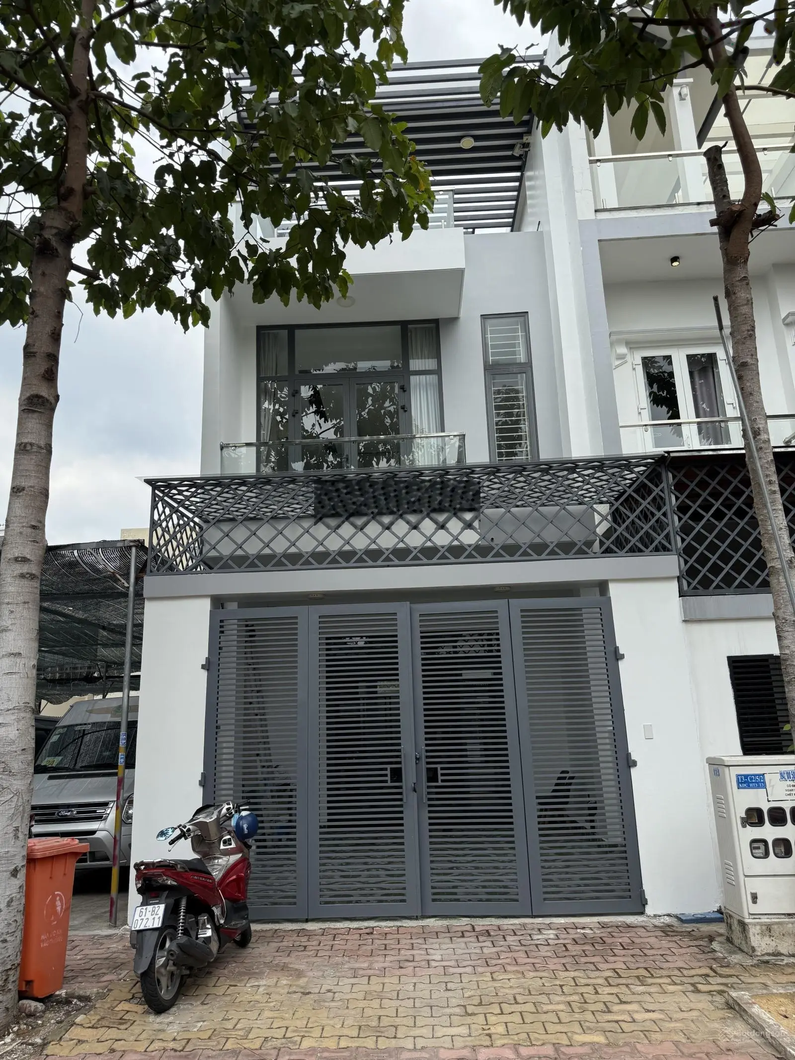 Bán nhà KDC Hiệp Thành 3, nhà 1 trệt 2 lầu 4 phòng ngủ, sân oto nhà đã hoàn công