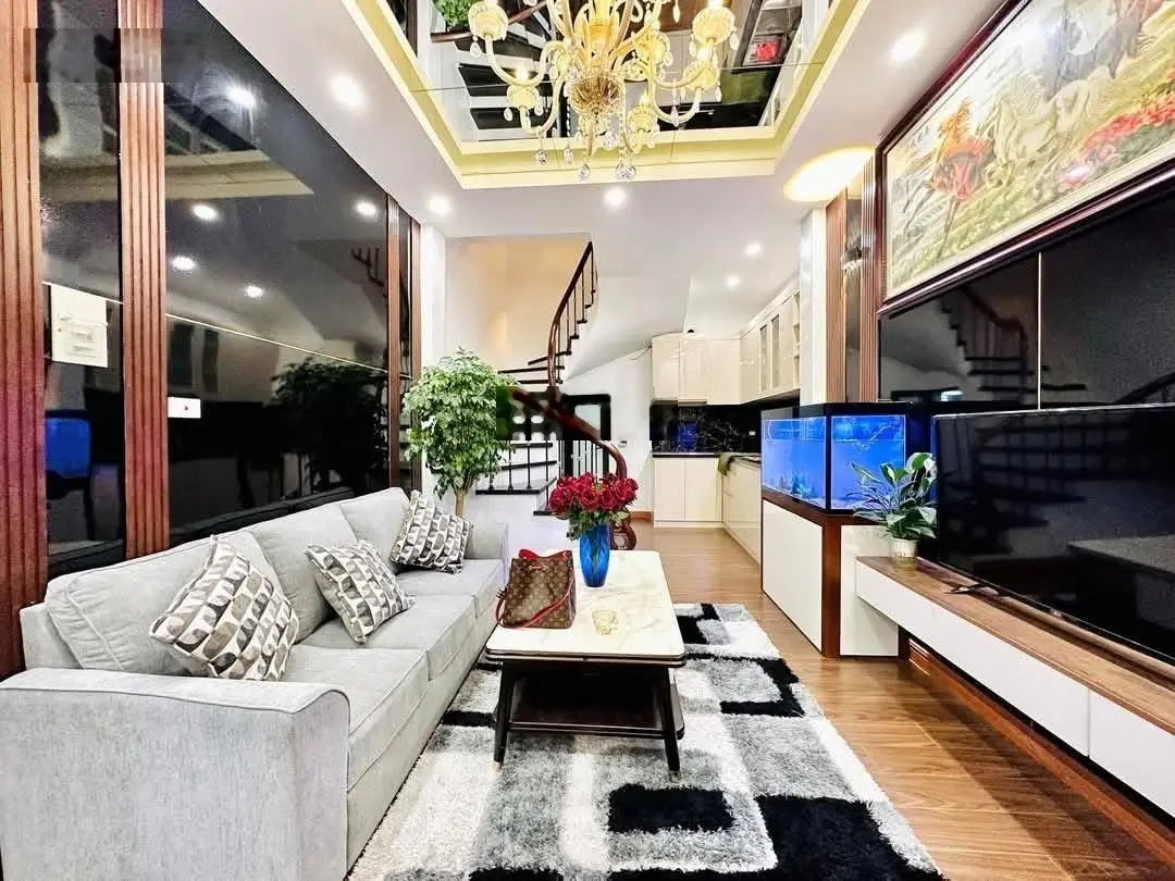 Bán nhà lô góc 2 thoáng phố Trạm, Long Biên, 5 tầng, nội thất cơ bản về ở ngay, giá 5,7 tỷ