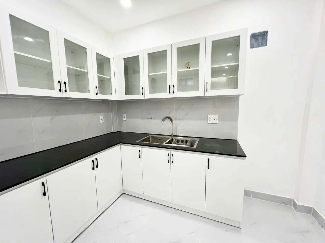 Bán NR 2PN, 1WC, 19,5m2, giá 2,95 tỷ tại Cô Giang, Q1, HCM hàng hot hoa hồng 1%