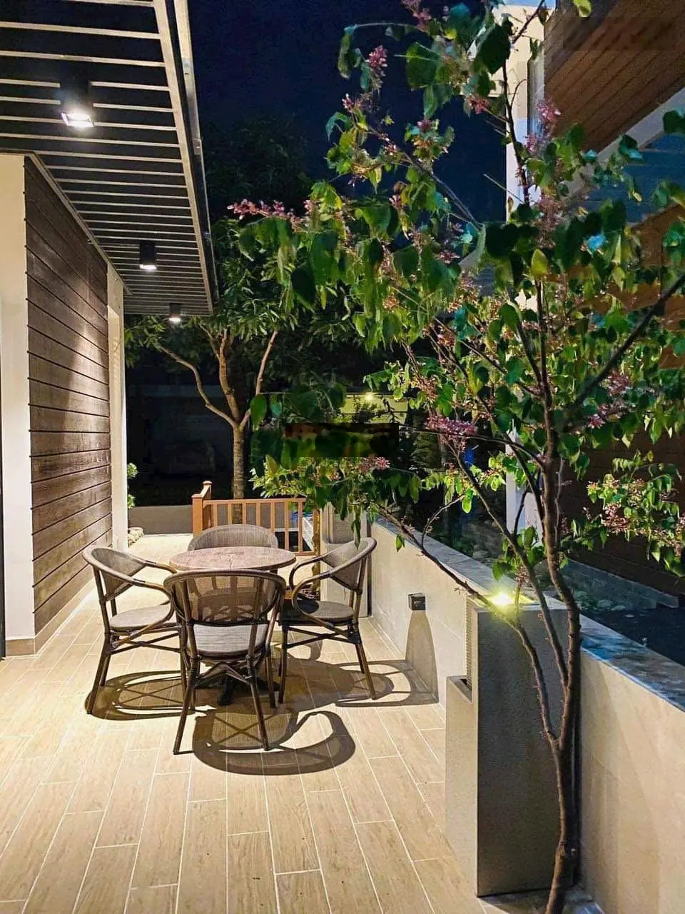 Chính chủ gửi bán căn biệt thự song lập Lucasta Villa , diện tích 10x17,5 full nội thất giá 25,5 tỷ