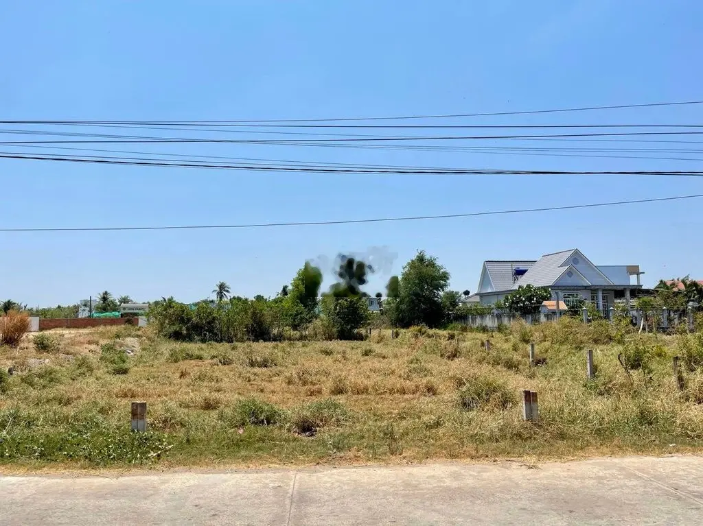 Chính chủ gửi bán 178m2 đất thổ, mt đường 2 xe tải chạy, QL50 vào 600m