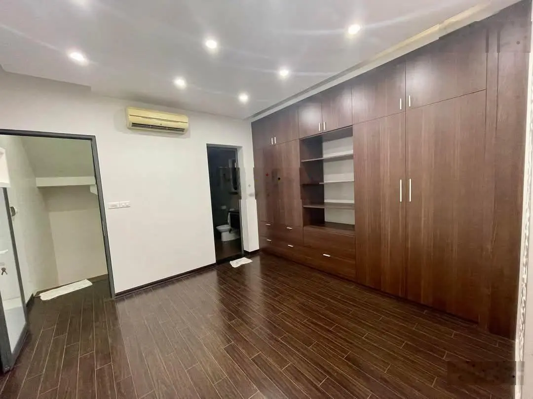 Bán nhà mặt phố Chiến Thắng Chiến Văn Quán Vỉa hè,kinh doanh đỉnh 43m2, 5 tầng. Giá 16,5 tỷ.