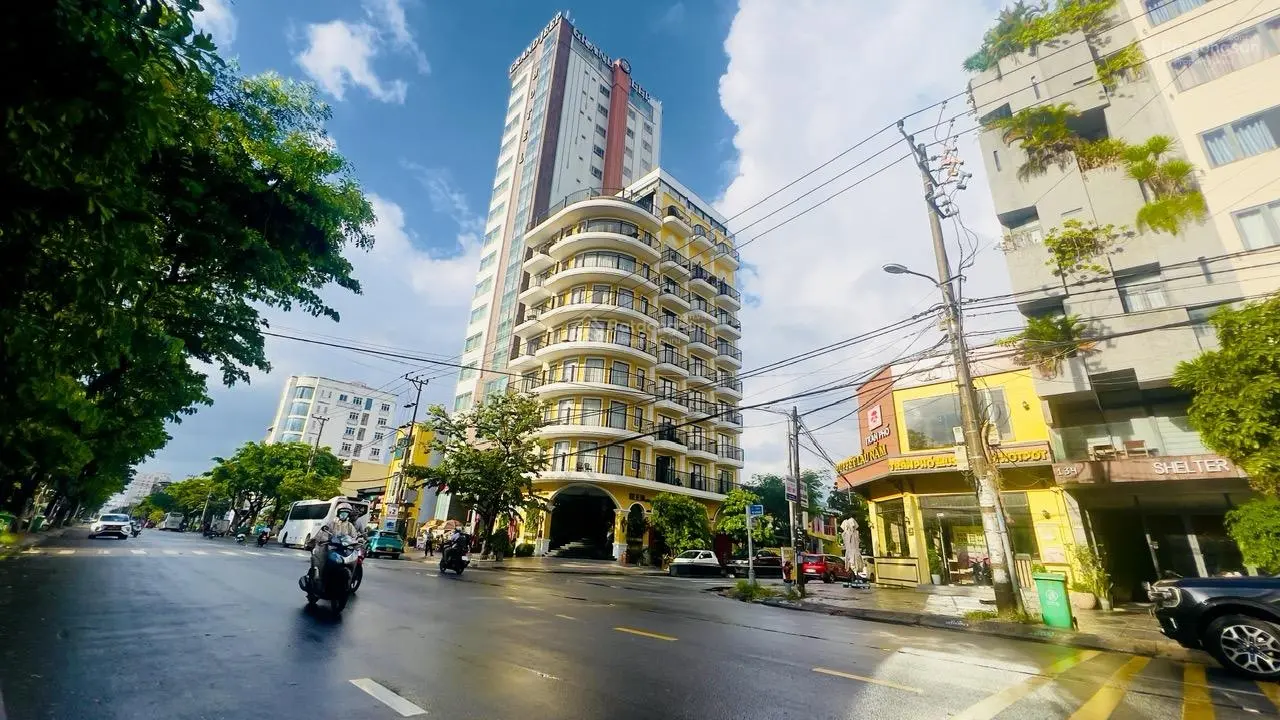 Mặt tiền đường Hồ Nghinh- 3 lô đối diện công viên- 365m2 ngang 15m- sẵn dòng tiền- 170tr/m2