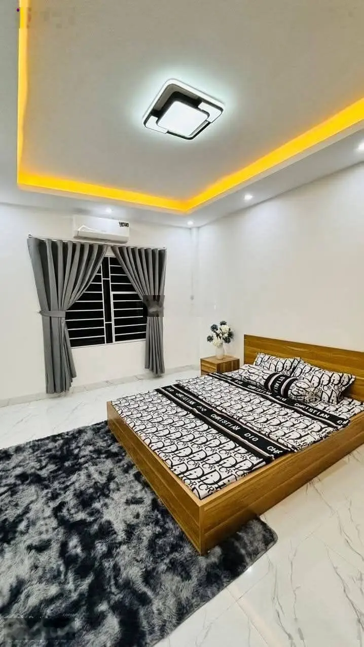 Có 102! Bán nhà gần đường Văn Tiến Dũng, Bắc Từ Liêm, giá rẻ, 35m2, 5 tầng giá 4.X tỷ